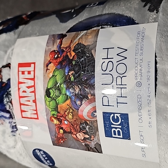 NWT Capitan America Big Plush throw - Picture 2 of 7